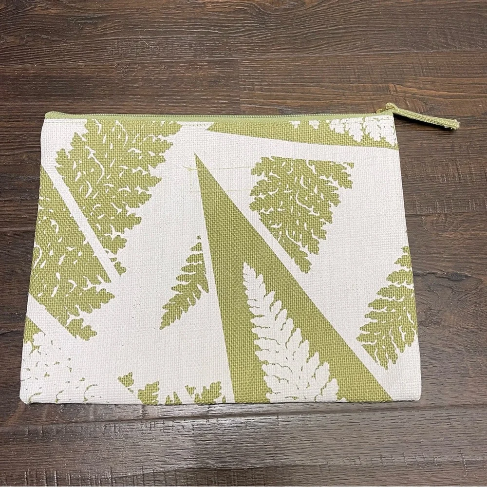 MANAOLA Kahone Set Palapalai Celadon Green Tote Bag & Pouch - Picture 6 of 7